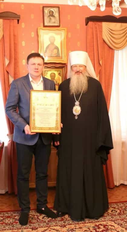 Митрополит Вятский и Слободской Марк вручил Архиерейскую грамоту Генеральному директору АО «Завод «Сельмаш» Александру Чурину