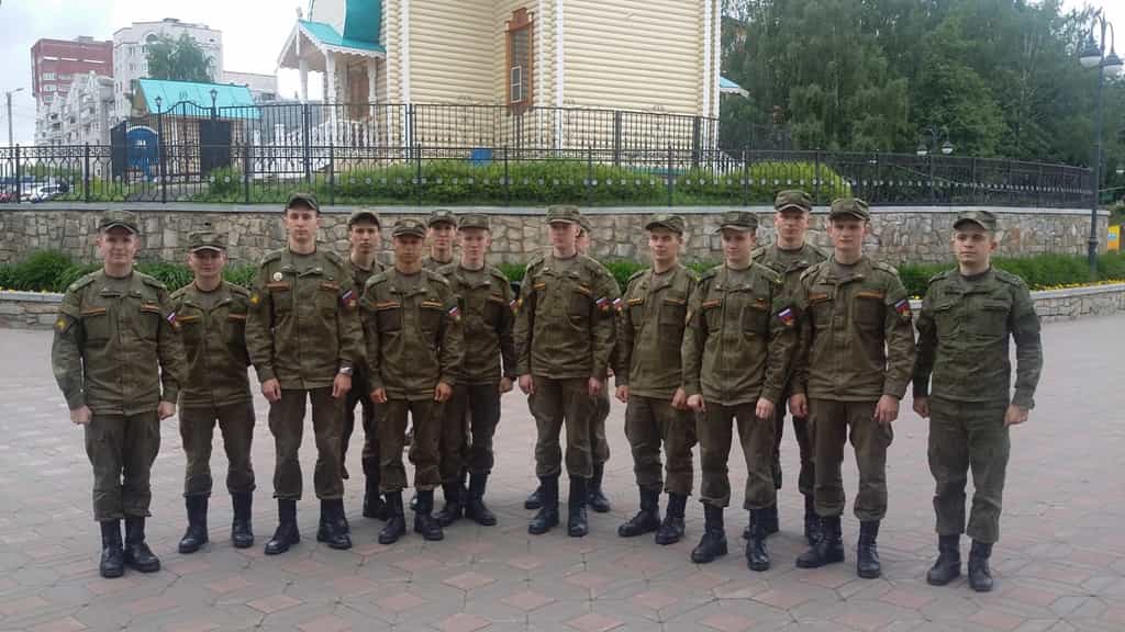 Курсанты Академии Ракетных войск стратегического назначения посетили святыни Вятской Епархии