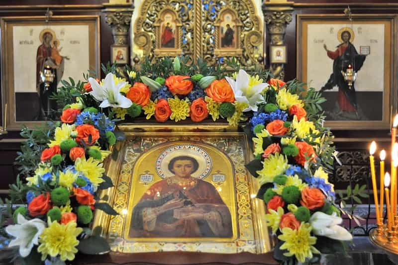 Престольный праздник в честь великомученика и целителя Пантелеимона