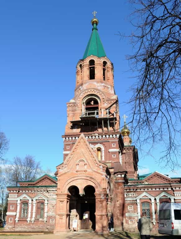 Митрополит Марк совершил всенощное бдение в Никольском храме города Слободского накануне празднования перенесения мощей свт. Николая из Мир Ликийских в Бари