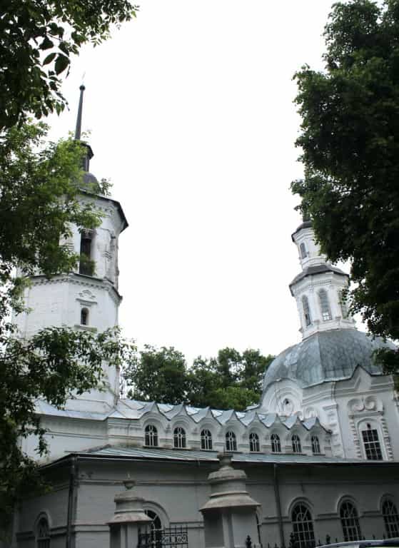 В День семьи, любви и верности в городе Кирове состоялся крестный ход с иконой благоверных князей Петра и Февронии