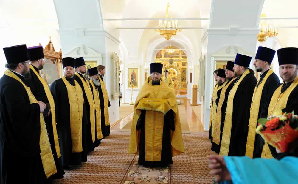 Праздничные богослужения в день 20-летия обретения мощей святителя Виктора (Островидова)