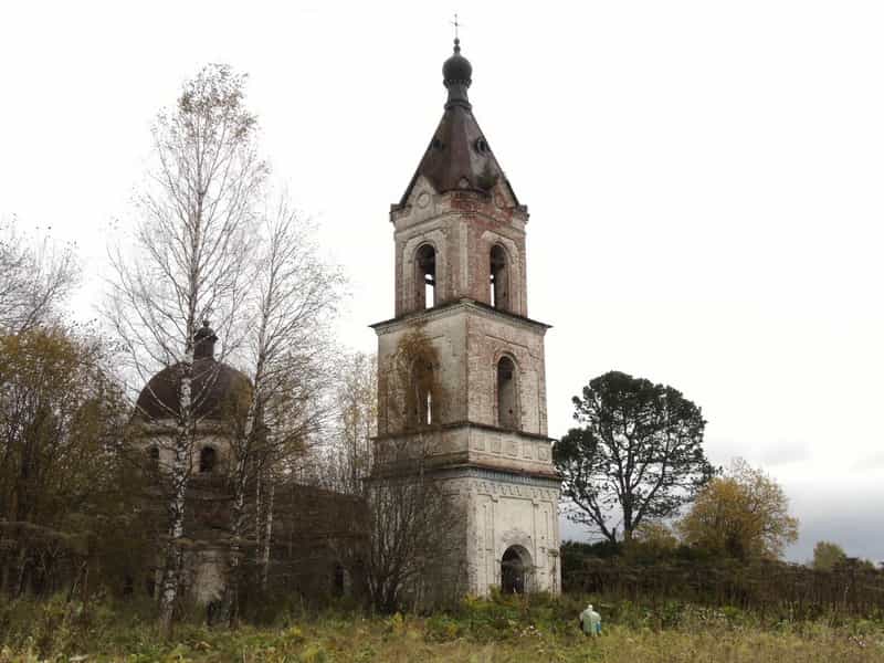Члены Братства св. Николая провели субботник в заброшенном Крестовоздвиженском храме урочища Анкушино