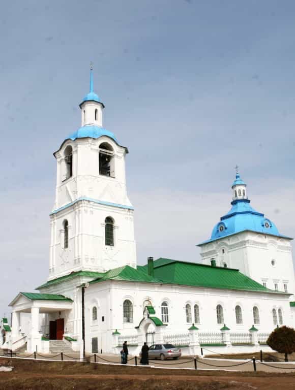 Митрополит Марк возглавил богослужение в Троицком храме села Быстрица