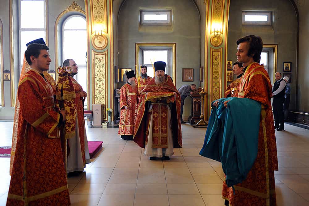 Митрополит Вятский и Слободской Марк возглавил служение Божественной литургии в Екатерининском храме города Кирова
