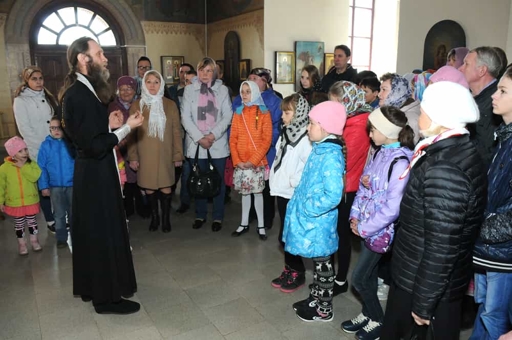 Замещающие семьи Кирово-Чепецкого района посетили Всехсвятский храм