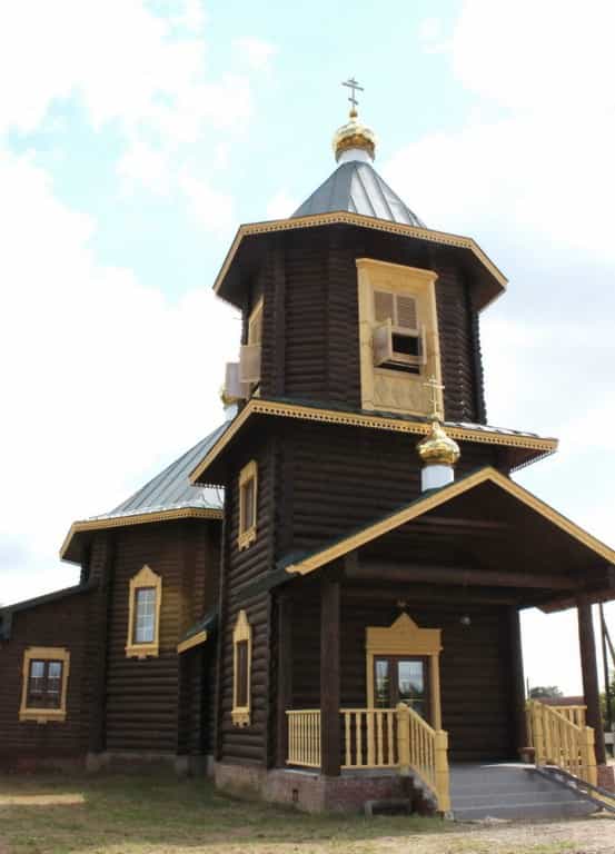 Митрополит Марк совершил молебен в храме преподобного Лазаря Галисийского села Лазарева Уржумского района