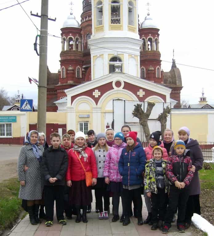 Учащиеся воскресной школы Всехсвятского собора города Кирово-Чепецка совершили паломничество по святыням Уржумской и Казанской епархий