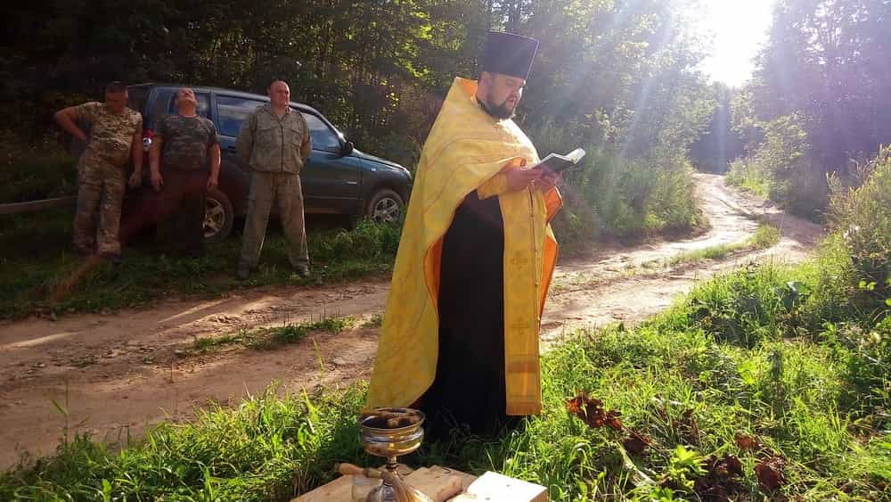Освящение креста и купола на колокольню храма в честь святых первоверховных апостолов Петра и Павла в селе Петропавловск Кукарского благочиния