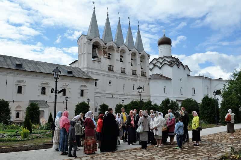 Паломничество прихода храма Великомученика и целителя Пантелеимона г. Кирова по святым местам Санкт-Петербургской митрополии