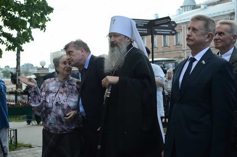 Митрополит Вятский и Слободской Марк принял участие в торжественном открытии «Стены памяти Вятки»