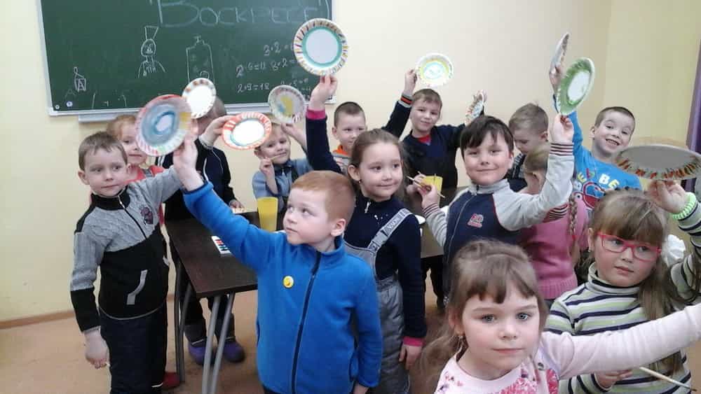 Приход Троицкой церкви сл. Макарье г. Кирова организовал пасхальный праздник для малышей из детского сада