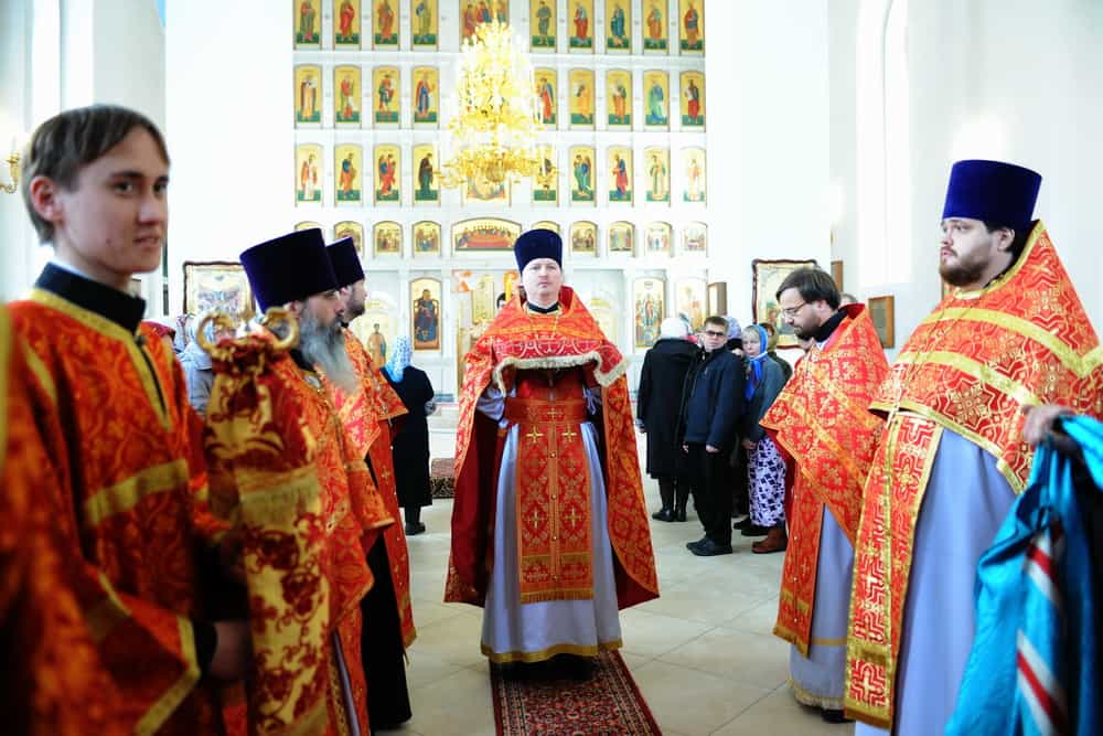 В субботу Светлой седмицы митрополит Вятский и Слободской Марк совершил Литургию в храме «Всех скорбящих Радость» города Кирова